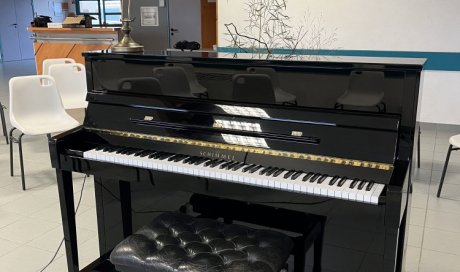 Location de piano droit pour un concert à Maillet