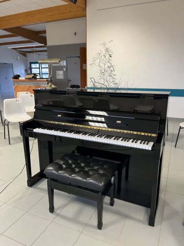 Location de piano droit pour un concert à Maillet